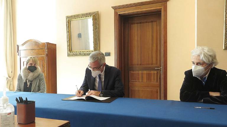 Rimini. Violenza sulle donne, firmato protocollo in Prefettura Rimini. Violenza sulle donne, firmato protocollo in Prefettura