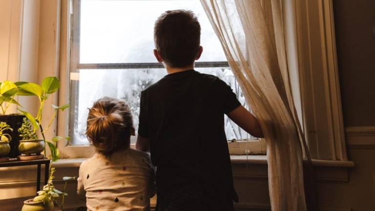 Castel San Pietro, bimbi soli in casa per andare al lavoro. Denunciati Castel San Pietro, bimbi soli in casa per andare al lavoro. Denunciati