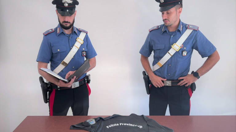 Motociclista riminese sorpreso con una maglia della Polizia Provinciale contraffatta: denunciato Motociclista riminese sorpreso con una maglia della Polizia Provinciale contraffatta: denunciato