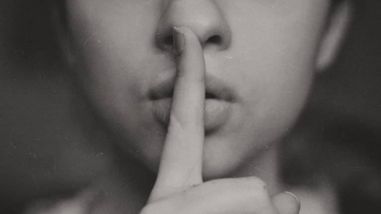 Affetti collaterali: il segreto nascosto e il troppo controllo Affetti collaterali: il segreto nascosto e il troppo controllo