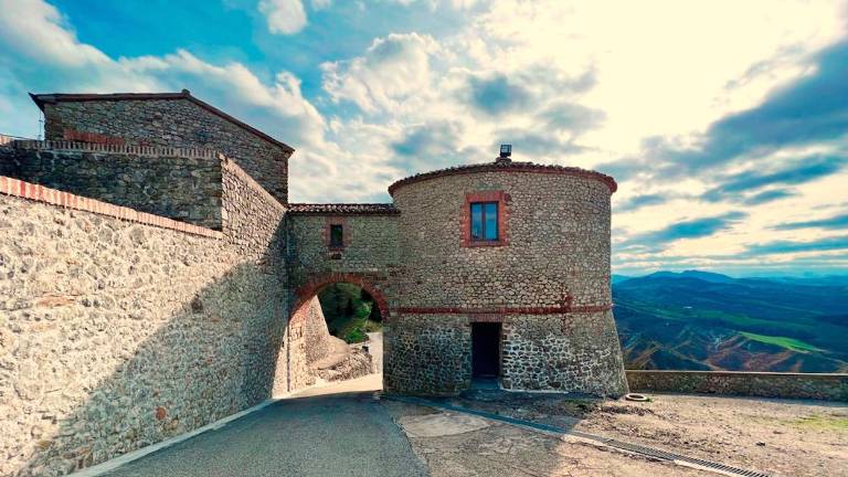 Rimini. Un castello in vendita per 3 milioni di euro Rimini. Un castello in vendita per 3 milioni di euro