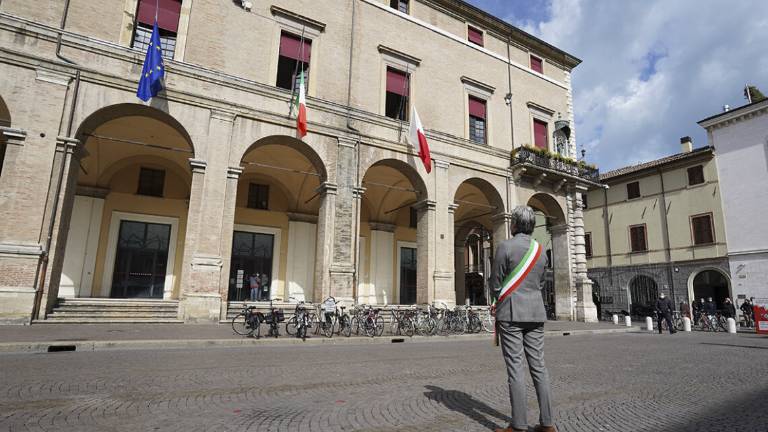 Rimini commemora le 895 vittime del Covid Rimini commemora le 895 vittime del Covid