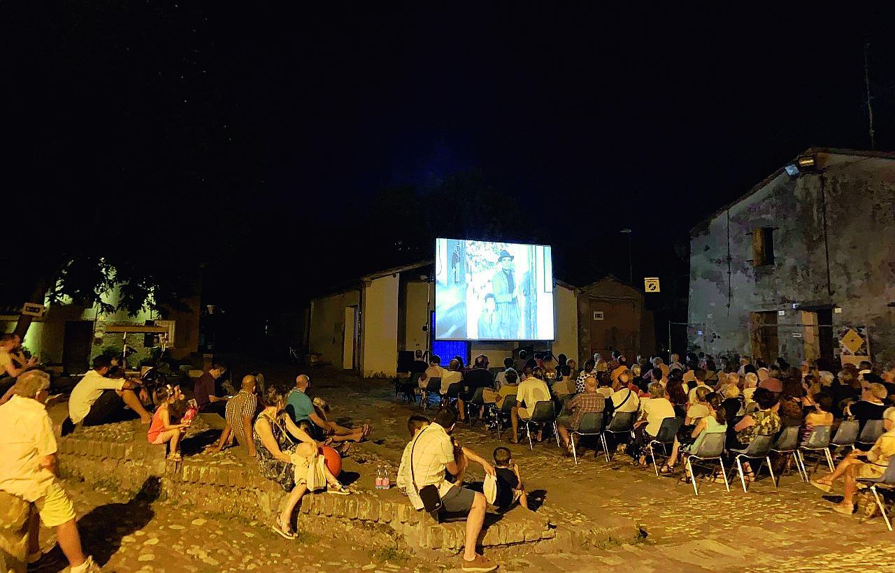 Cesenatico, cinema all'aperto in piazza delle Conserve Cesenatico, cinema all'aperto in piazza delle Conserve