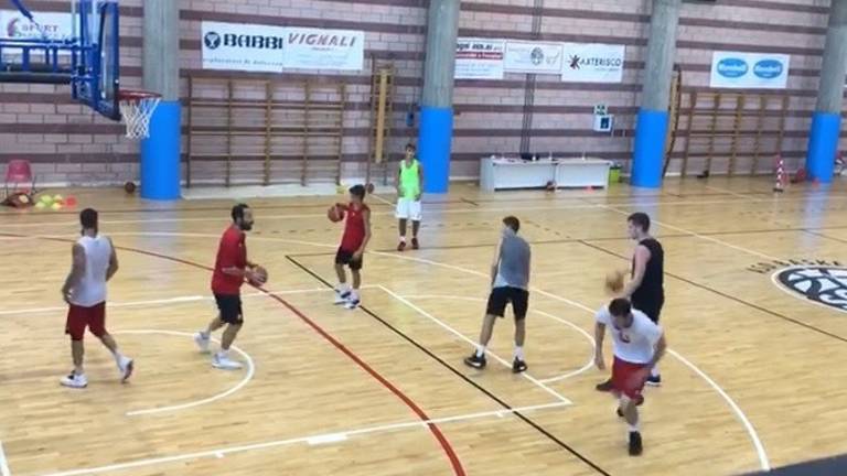 Unieuro Forlì, Marini e compagni al lavoro con coach Serra Unieuro Forlì, Marini e compagni al lavoro con coach Serra