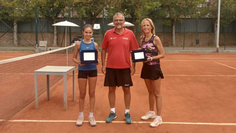 Tennis, Crystal Aratari vince il 3° trofeo Envikem al Ct Cicconetti Tennis, Crystal Aratari vince il 3° trofeo Envikem al Ct Cicconetti