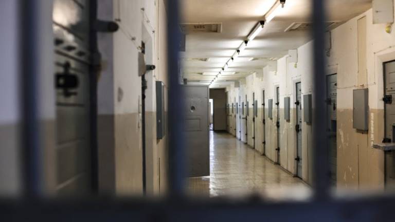 Rimini, porta la droga al figlio in carcere: mamma denunciata Rimini, porta la droga al figlio in carcere: mamma denunciata