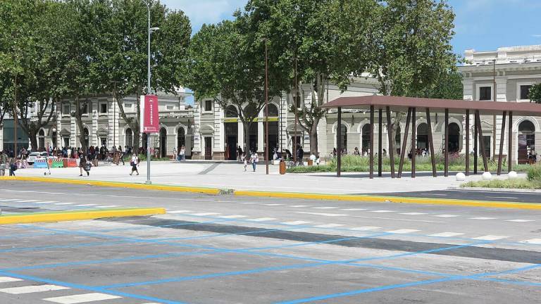 Rimini. Stazione, corsie per bus e taxi e aree sosta gratuite Rimini. Stazione, corsie per bus e taxi e aree sosta gratuite