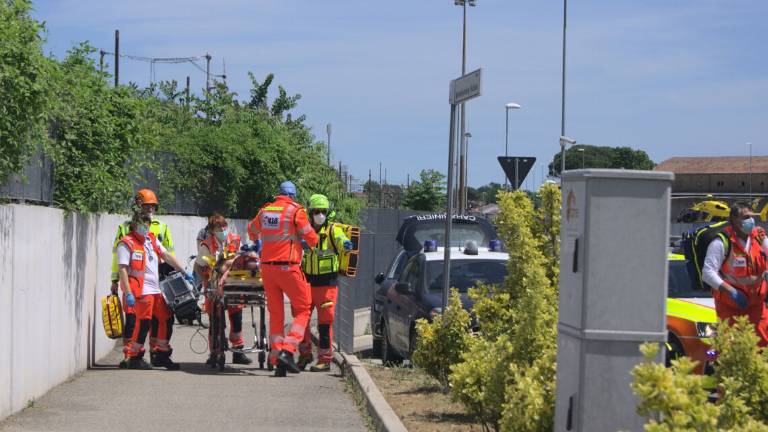 Lugo, scontro tra ciclisti nel sottopasso. Uno è grave. Lugo, scontro tra ciclisti nel sottopasso. Uno è grave.