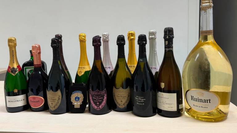 Rimini, ruba 14 bottiglie di champagne e le nasconde in hotel: denunciato dopo il controllo anti droga Rimini, ruba 14 bottiglie di champagne e le nasconde in hotel: denunciato dopo il controllo anti droga