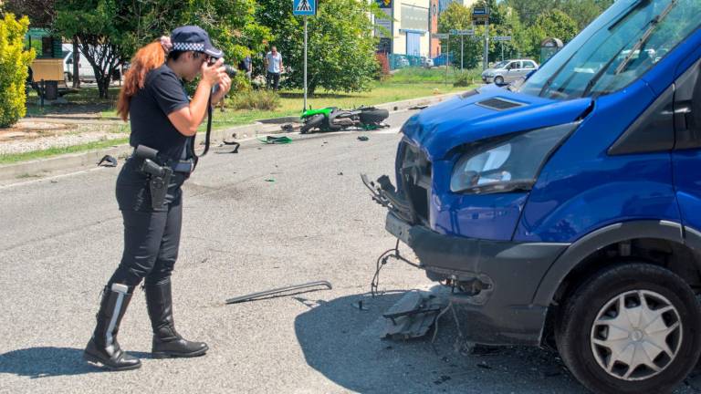 Ravenna, si scontra in moto contro un furgone: ragazzo in gravissime condizioni Ravenna, si scontra in moto contro un furgone: ragazzo in gravissime condizioni