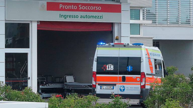 Sul posto ambulanza e carabinieri Sul posto ambulanza e carabinieri