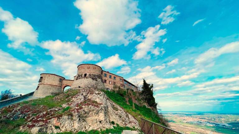 Rimini. Un castello in vendita per 3 milioni di euro Rimini. Un castello in vendita per 3 milioni di euro