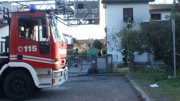 Cotignola, esplosione in villetta. Grave 59enne salvato dai vicini Cotignola, esplosione in villetta. Grave 59enne salvato dai vicini