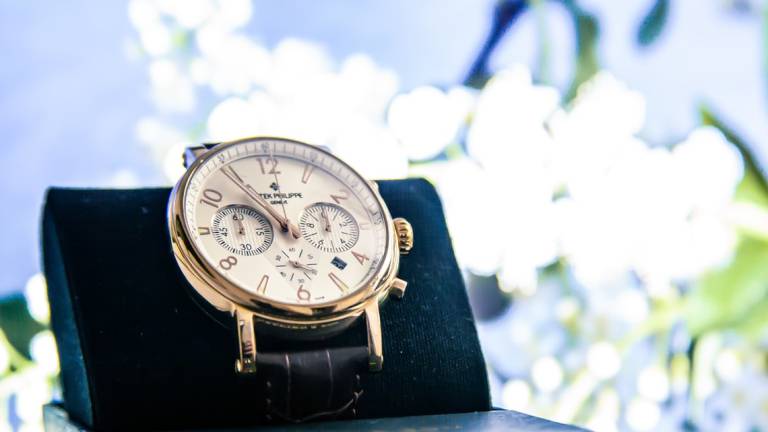 Rimini, scaraventato a terra e rapinato dell'orologio da 47mila euro Rimini, scaraventato a terra e rapinato dell'orologio da 47mila euro
