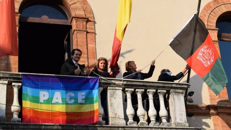 Ravenna, 8 marzo: bandiera in Comune per le donne dell'Afghanistan Ravenna, 8 marzo: bandiera in Comune per le donne dell'Afghanistan