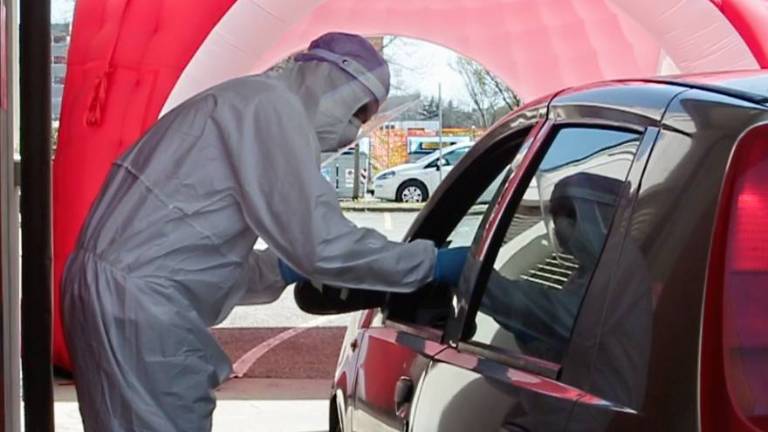 Ravenna, tampone in auto per i primi 20 pazienti Ravenna, tampone in auto per i primi 20 pazienti