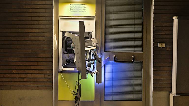 Ravenna, esplode nella notte il Postamat a Mezzano: i ladri se ne vanno a mani vuote Ravenna, esplode nella notte il Postamat a Mezzano: i ladri se ne vanno a mani vuote