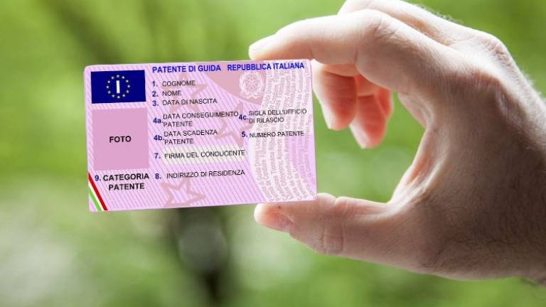 Cesena, patente non pronta dopo 8 mesi: lite e urla allo sportello pratiche auto Cesena, patente non pronta dopo 8 mesi: lite e urla allo sportello pratiche auto