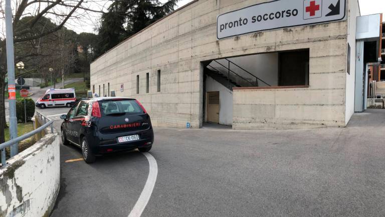Cesena, agguato alla moglie a morsi e martellate: poi scappa Cesena, agguato alla moglie a morsi e martellate: poi scappa
