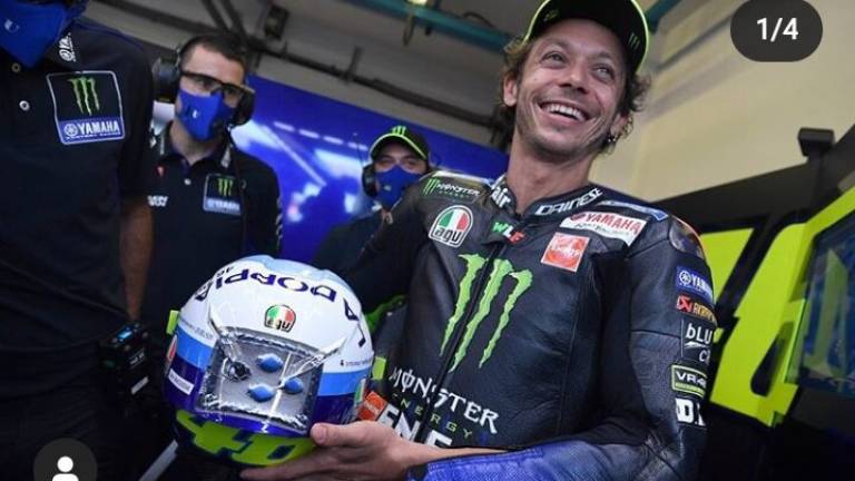 MotoGp, il casco pillolona di Valentino Rossi MotoGp, il casco pillolona di Valentino Rossi