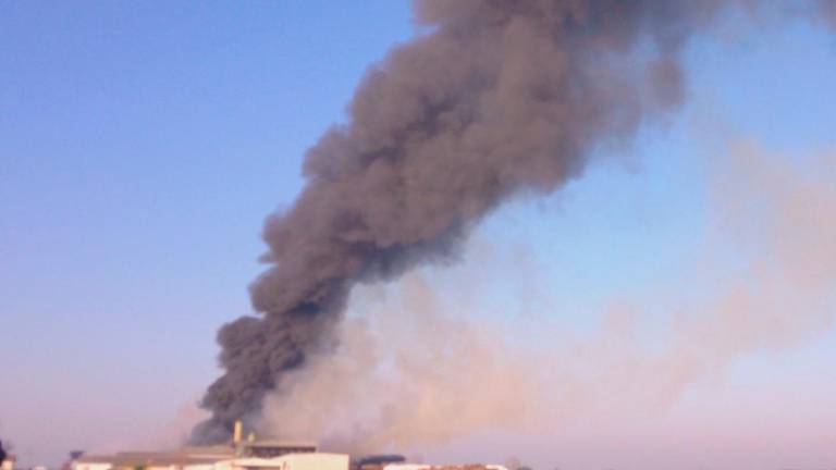 Ravenna. Vasto incendio alla Sopred Ravenna. Vasto incendio alla Sopred