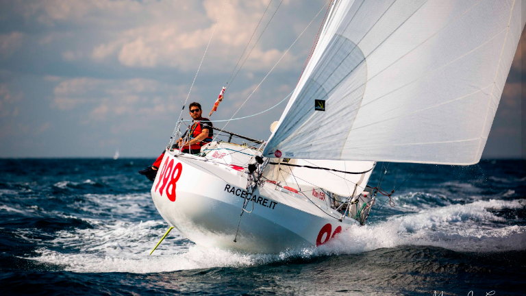 Vela, Mini Transat. Luca Rosetti trionfa a Guadeloupe: “Tappa incredibile, sono troppe felice, è fantastico!”