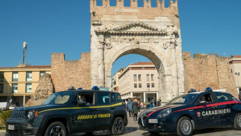 Rimini, spaccio di droga e bastonate a chi non pagava: due arresti e 42 kg di hashish sequestrati Rimini, spaccio di droga e bastonate a chi non pagava: due arresti e 42 kg di hashish sequestrati