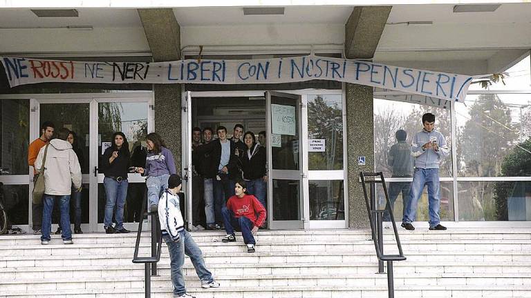Rimini, Liceo Einstein: 275 studenti traslocano dal 3 aprile Rimini, Liceo Einstein: 275 studenti traslocano dal 3 aprile