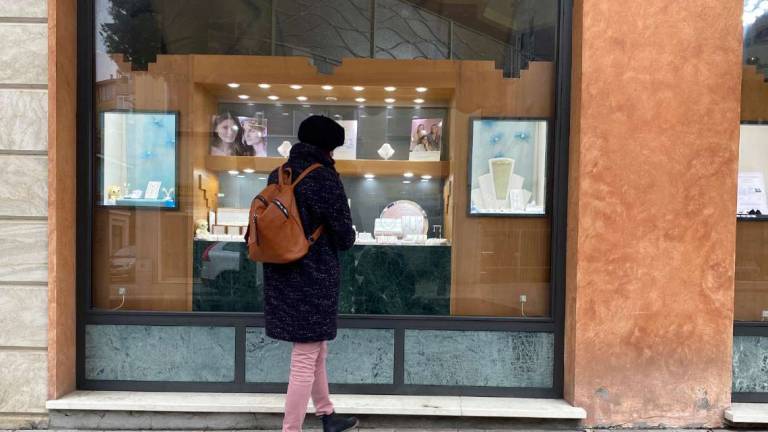 Cesena: furto in oreficeria, ladri in fuga Cesena: furto in oreficeria, ladri in fuga