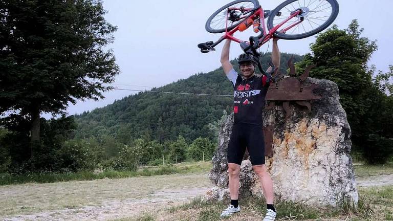 Rimini, l'impresa del super-ciclista al tempo del Covid: in bici scala un dislivello superiore all'Everest Rimini, l'impresa del super-ciclista al tempo del Covid: in bici scala un dislivello superiore all'Everest
