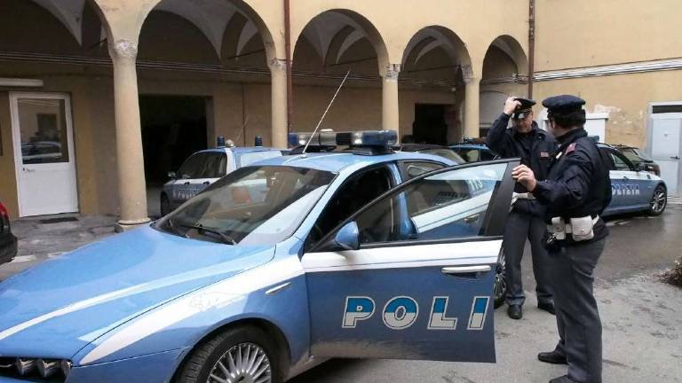 Imola, assalto al bancomat nella notte ma i banditi falliscono Imola, assalto al bancomat nella notte ma i banditi falliscono
