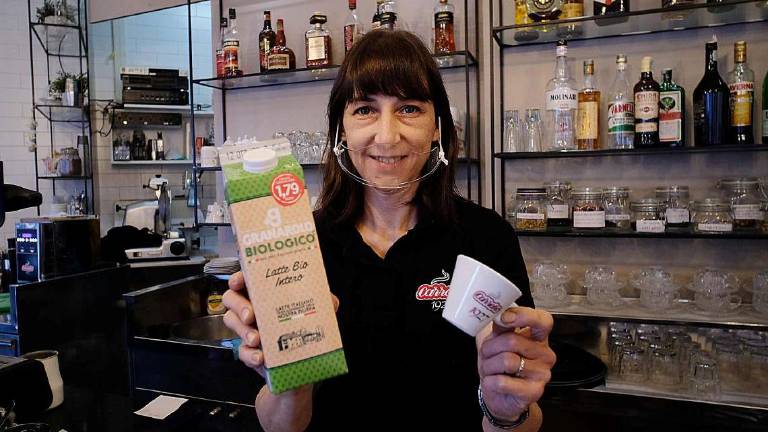 Supplemento per il caffè macchiato, coro di no dai barman di Rimini Supplemento per il caffè macchiato, coro di no dai barman di Rimini