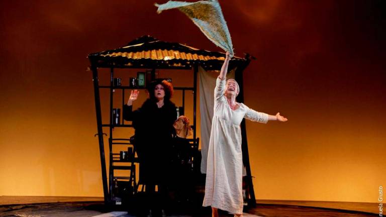 Monica Guerritore a Forlì con una favola nera di Brecht Monica Guerritore a Forlì con una favola nera di Brecht