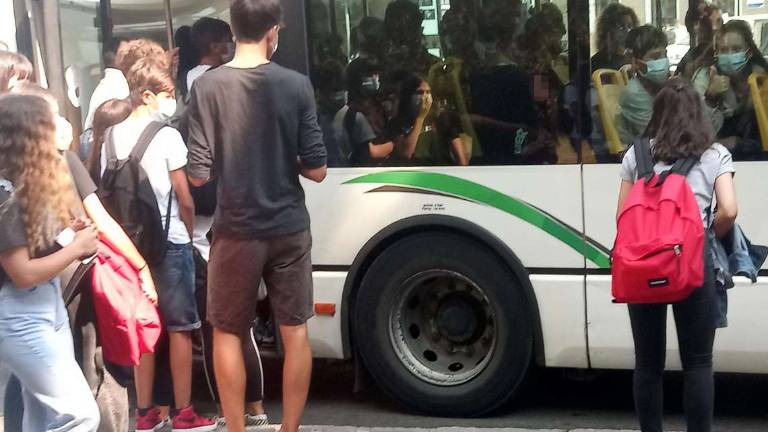 Ravenna, stazione terra di nessuno. Bus pieni, file a scuola Ravenna, stazione terra di nessuno. Bus pieni, file a scuola