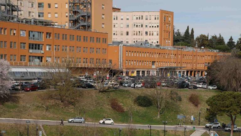 Chirurgia endoscopica della laringe, interventi in diretta video nazionale dal Bufalini Chirurgia endoscopica della laringe, interventi in diretta video nazionale dal Bufalini