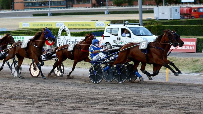 Ippica, martedì sera all'ippodromo del Savio torna il Superfrustino Ippica, martedì sera all'ippodromo del Savio torna il Superfrustino