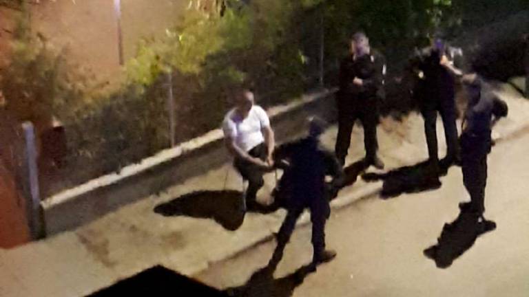 Cervia, aggredisce i carabinieri vicino al passeggio Cervia, aggredisce i carabinieri vicino al passeggio