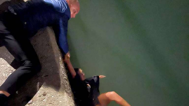 Cervia, parla il salvatore della donna che si è buttata nel canale Cervia, parla il salvatore della donna che si è buttata nel canale