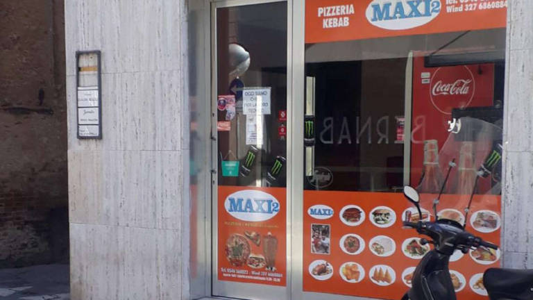 Faenza, ci sono i vermi in cucina: chiuso un kebab Faenza, ci sono i vermi in cucina: chiuso un kebab