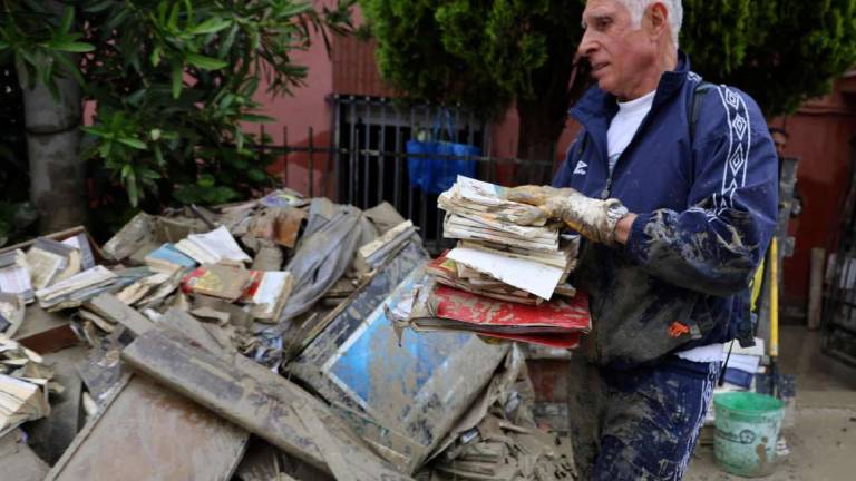 I libri alluvionati come arte solidale a Cesena: Un laboratorio per i bambini per aiutare l'editore Ponte Vecchio I libri alluvionati come arte solidale a Cesena: Un laboratorio per i bambini per aiutare l'editore Ponte Vecchio