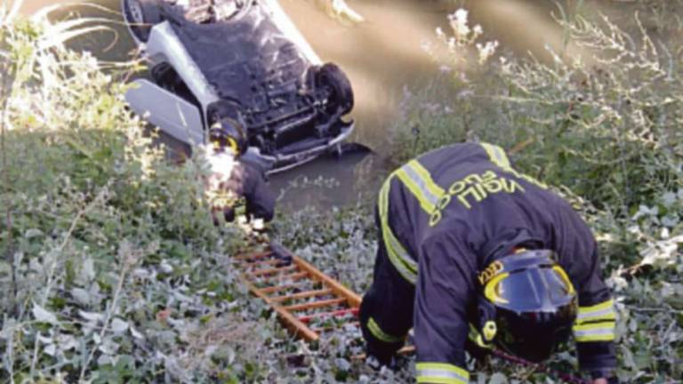 Savignano, il mistero dell'auto vuota in un torrente Savignano, il mistero dell'auto vuota in un torrente