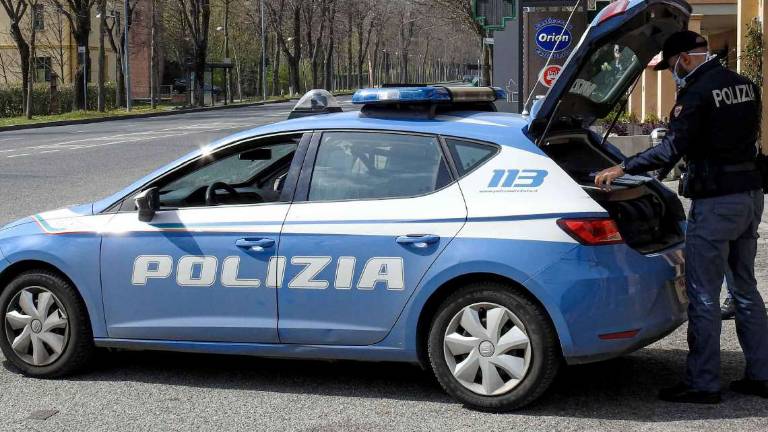 Imola, si cosparge di benzina e vaga per l'ospedale Imola, si cosparge di benzina e vaga per l'ospedale