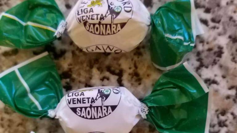 Spuntano caramelle leghiste al Carnevale di Gambettola Spuntano caramelle leghiste al Carnevale di Gambettola