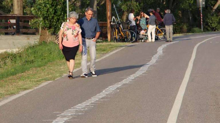 Bagnacavallo, i racconti degli alluvionati scritti sulla pista ciclopedonale Bagnacavallo, i racconti degli alluvionati scritti sulla pista ciclopedonale