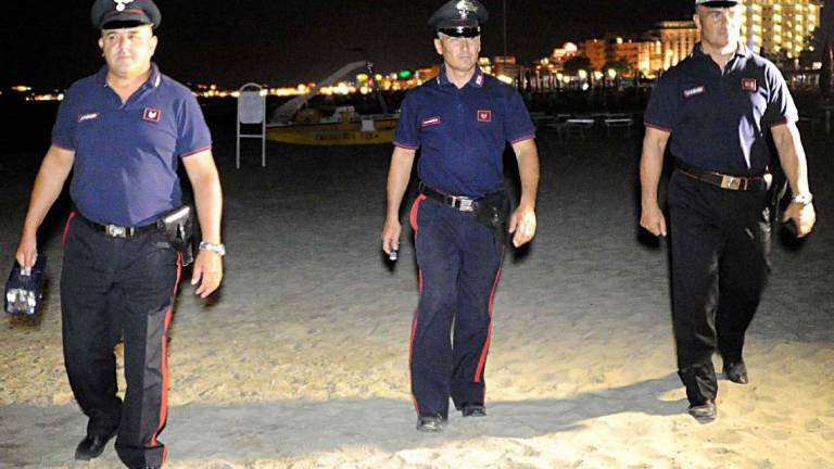 Riccione, turisti minacciati di morte: arrestati dai carabinieri due rapinatori Riccione, turisti minacciati di morte: arrestati dai carabinieri due rapinatori