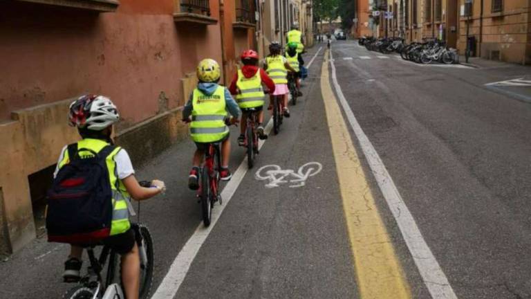Imola, a scuola in bici e a piedi come cambiare stile di vita Imola, a scuola in bici e a piedi come cambiare stile di vita