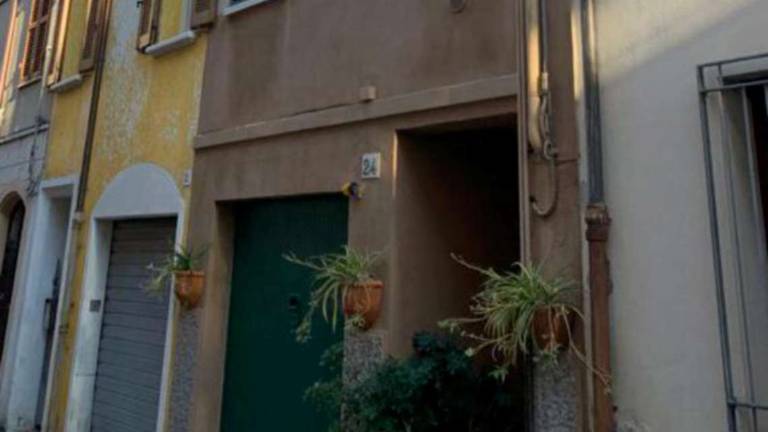 Rimini. Crolla il solaio, ragazza illesa per miracolo Rimini. Crolla il solaio, ragazza illesa per miracolo