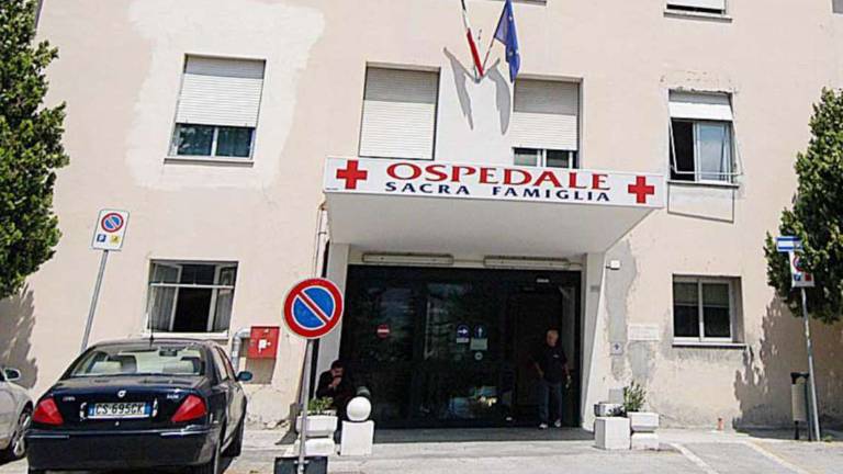 Positivo al Covid, va alla cena di classe: 70 in isolamento Positivo al Covid, va alla cena di classe: 70 in isolamento