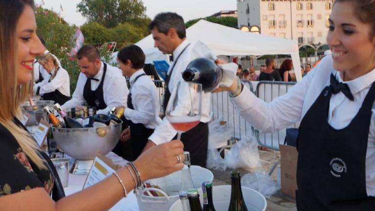 Le orltre 300 etichette di Tramonto DiVino arrivano a Cesenatico Le orltre 300 etichette di Tramonto DiVino arrivano a Cesenatico