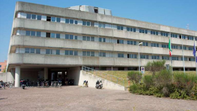 Decreto ingiuntivo al bar del tribunale di Ravenna per 100mila euro Decreto ingiuntivo al bar del tribunale di Ravenna per 100mila euro